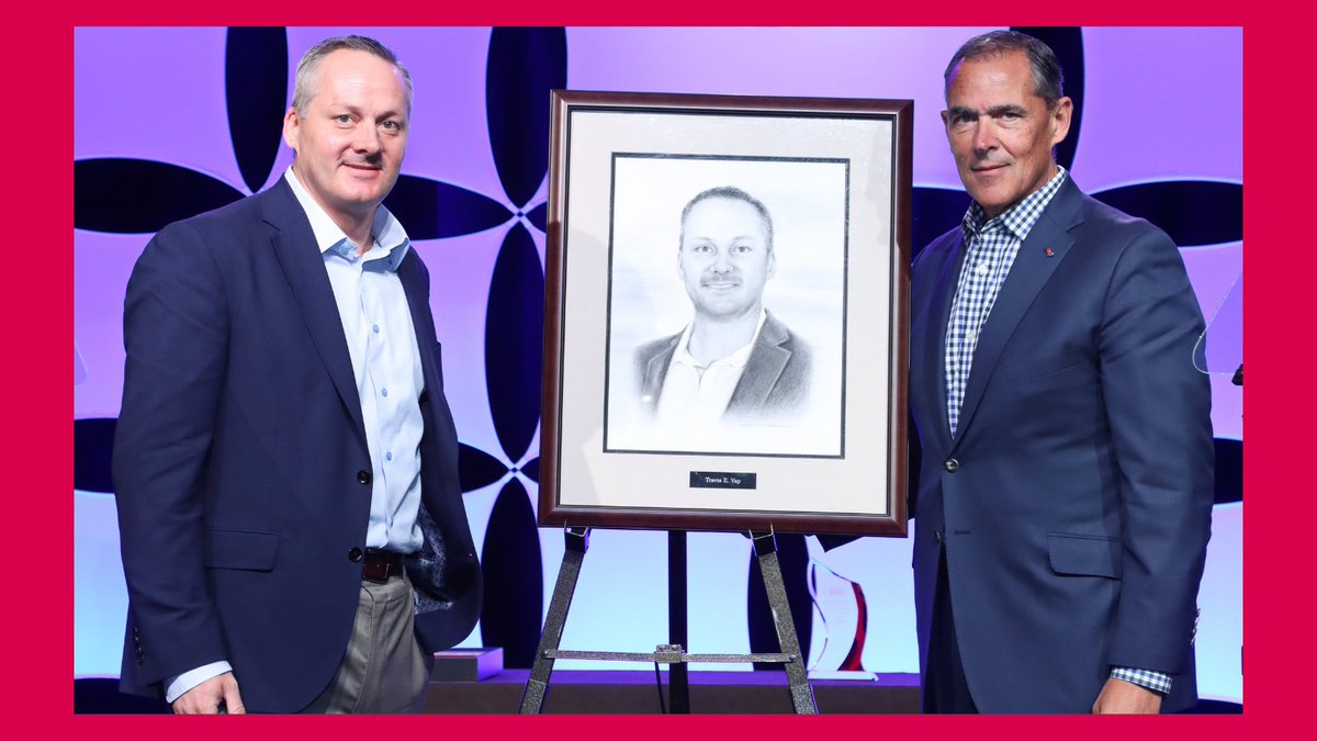 AWCI_INFO's tweet photo. One of AWCI’s long-time traditions is a portrait of AWCI’s incoming president commissioned by @usgcorp This year USG CEO Chris Griffin presented the portrait to AWCI President-elect Travis Vap of South Valley Drywall Inc., Littleton, CO. #leadership #AWCICon22 #AWCI22 #celebrate https://t.co/iWQAA0V1We