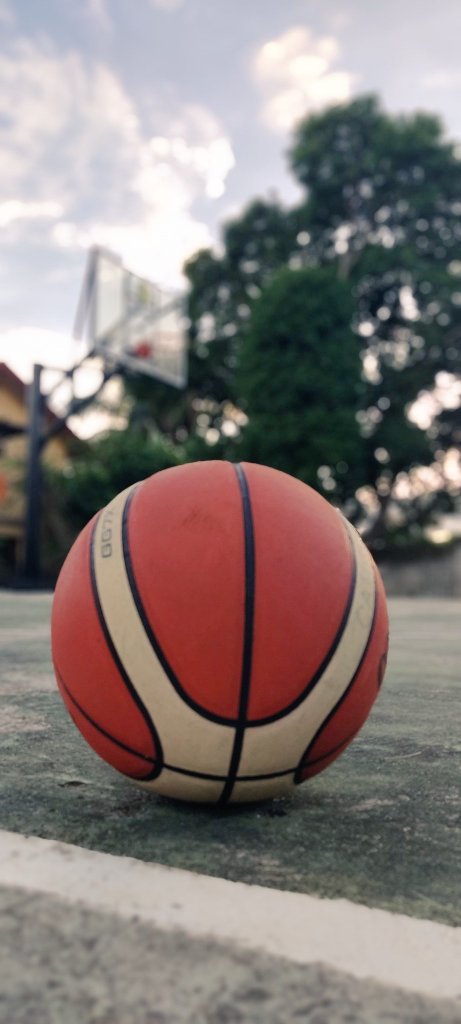 calvinny13's tweet photo. Basketbolan

Tanging takbuhan ng mga kabataan
Mawala lang ng saglit ang problema sa isipan

Pagod at sakit man sa katawan ang dala
Magkalaban man ay magiging kaibigan mo rin pagtapos na

#PhotoNobela https://t.co/vx5u3X6unk