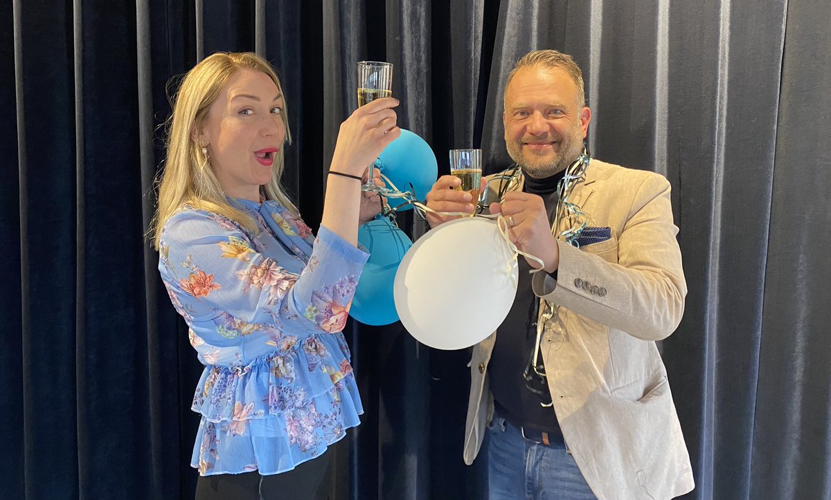 JohanNordnet's tweet photo. 😃🏆🎈Idag är vi så här glada! Nordnet vinner Stora Kommunikationspriset i kategorin ’Bästa digitala kommunikation’. Tack till Sveriges Kommunikatörer, alla på Nordnet som stöttar oss varje dag och alla Sveriges sparare som engagerat sig! https://t.co/XT1ammx3PK