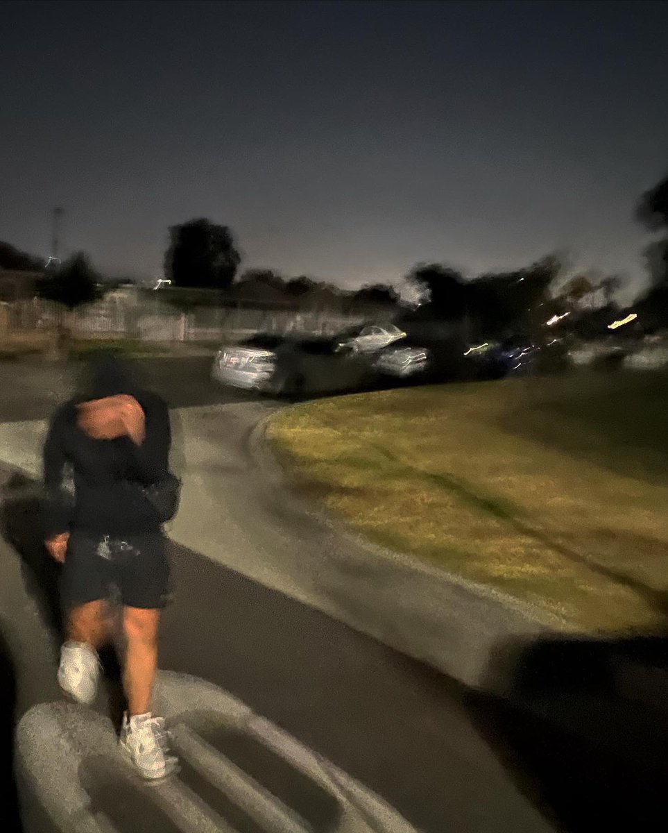 CyrusCorral's tweet photo. 🚶🏼‍♂️ https://t.co/1usdAq58MP