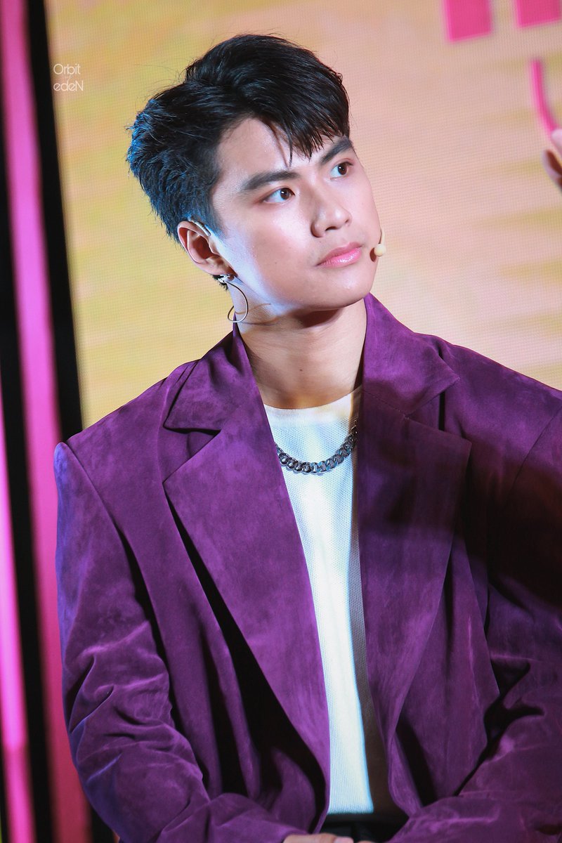 orbit_of_eden's tweet photo. ไม่เจอหน้านาน ยังหล่อเหมือนเดิมเลยครัช

#GOMO5GxOhmNanon
#ไวไปไหมถ้าจะขอเป็นมากกว่าเพื่อน 
#ohmpawat @ohmpawatt 
#โอมนนน #OhmNanon https://t.co/heIsmKYdrS
