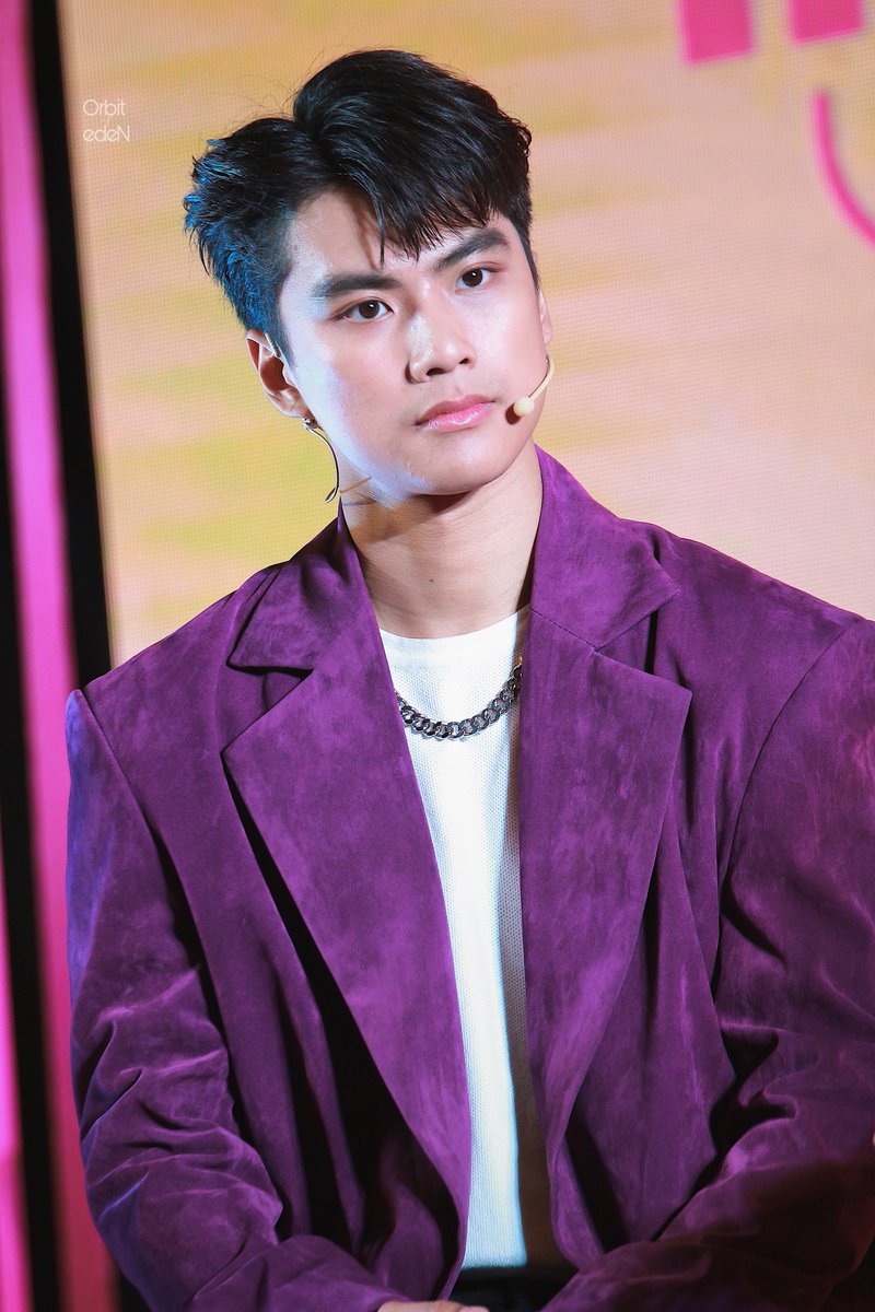 orbit_of_eden's tweet photo. ไม่เจอหน้านาน ยังหล่อเหมือนเดิมเลยครัช

#GOMO5GxOhmNanon
#ไวไปไหมถ้าจะขอเป็นมากกว่าเพื่อน 
#ohmpawat @ohmpawatt 
#โอมนนน #OhmNanon https://t.co/heIsmKYdrS