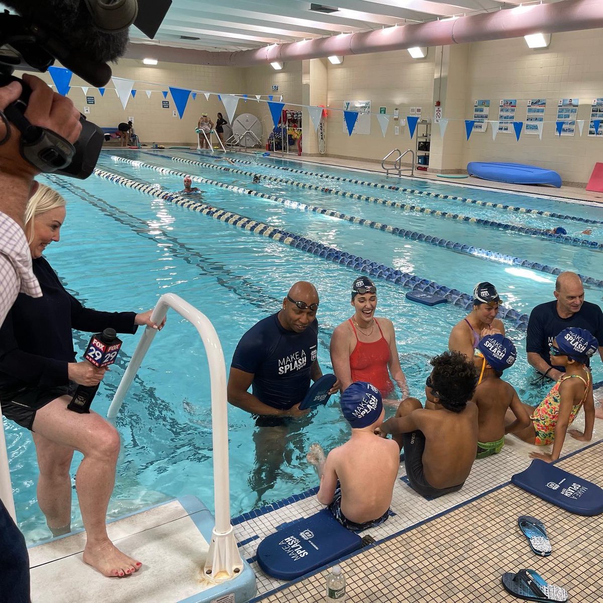 BullseyeComm's tweet photo. Thanks @fox29philly for joining @usaswimming at the Make a Splash Tour by @phillips66co and helping to spread the word that swimming lessons can decrease drowning risk by up to 88 percent.  @rowdygaines @cullenjones @missyfranklin88 @ebeisel34 

…
#makeasplash #fox29 https://t.co/CQ8pRpxmEA