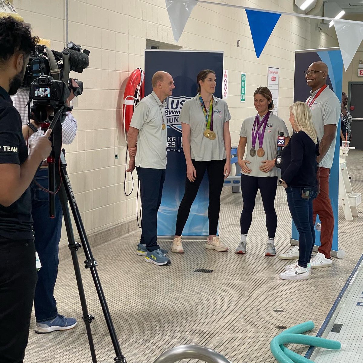 BullseyeComm's tweet photo. Thanks @fox29philly for joining @usaswimming at the Make a Splash Tour by @phillips66co and helping to spread the word that swimming lessons can decrease drowning risk by up to 88 percent.  @rowdygaines @cullenjones @missyfranklin88 @ebeisel34 

…
#makeasplash #fox29 https://t.co/CQ8pRpxmEA