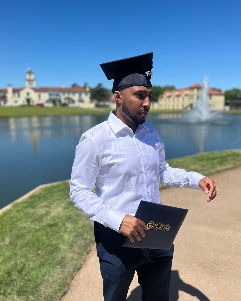 NoLimitJesso's tweet photo. BIG BSN BOY😂👨🏾‍🎓🍾• Nursing School ✅ https://t.co/GhJLI0dLzI
