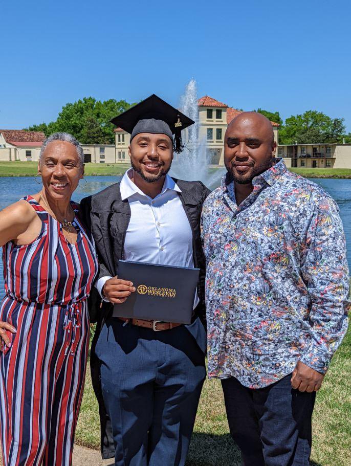 NoLimitJesso's tweet photo. BIG BSN BOY😂👨🏾‍🎓🍾• Nursing School ✅ https://t.co/GhJLI0dLzI