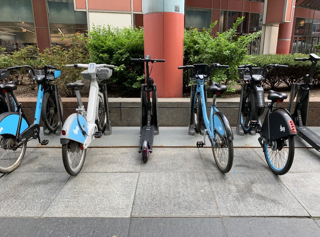 ChicagoDOT's tweet photo. ☀️ CDOT welcomed a new member to the @Divvy family this morning. 

Divvy scooters 🛴 are available downtown and are fully integrated into the existing system. 

#DivvyScooters #YourCDOT #TransportationTuesday #BeSAFE #ShareTheRoad https://t.co/yusMerK6FT