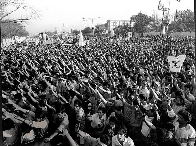 givenchuuu's tweet photo. EDSA PEOPLE POWER REVOLUTION, 1986. HOW CAN YOU VOTE FOR SOMEONE KNOWING PERFECTLY WELL MILLIONS HAVE SUFFERED DURING THEIR REGIME. PLEASE QUESTION YOUR MORALS. I AM SO ANGRY. THESE PEOPLE FOUGHT FOR THE FREEDOM WE HAVE NOW. https://t.co/VjwVYVpBDH