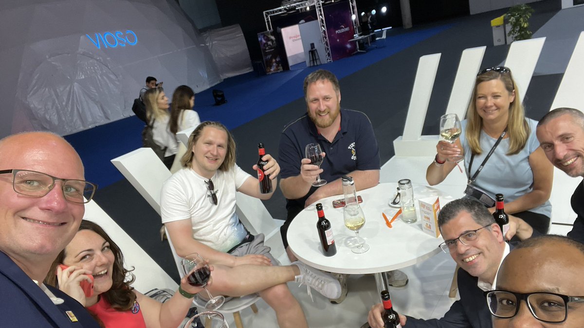 JosiahWay's tweet photo. That moment when you rob the @MidwichLtd booth in order to get your higher ed family some cocktails and just throw out @starin_mkg’s Bobby’s name to have the bartender hook you up. #ISE2022 #AVTweeps @midwichjenny @chris_neto #HETMA @hetma_org @SCHOMSinfo https://t.co/poKl0UEvjk