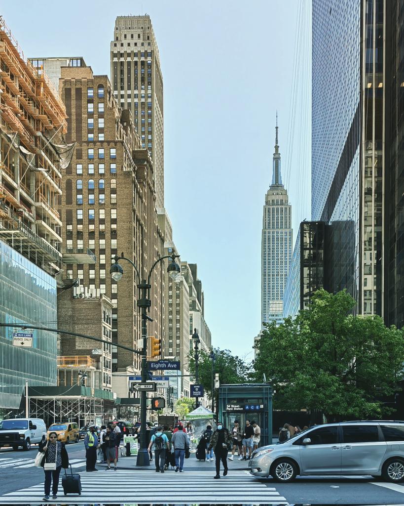 Bate81's tweet photo. Big city life. https://t.co/rIJZOKYLkR
