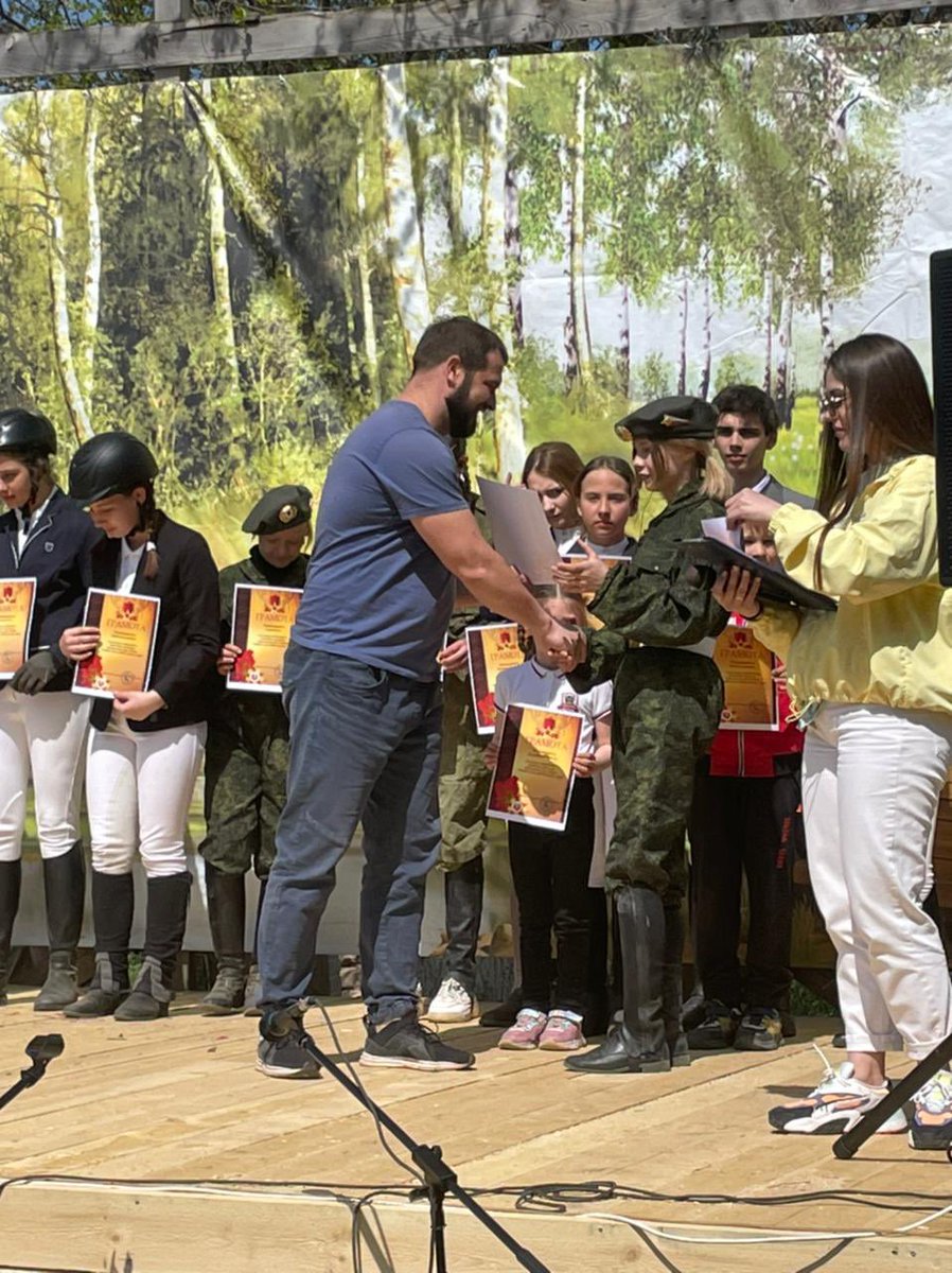 8.05.2022 на территории КСК «Фаворит» (Волж.район, с. Воскресенка) прошло мер.посвящённое Дню Победы: «Лошади - куют победу вместе с нами!».
В программе был: парад, концертная программа, выступление воспитанников клуба (конкур),  выступление военно-патр.клуба.🐴⭐️
