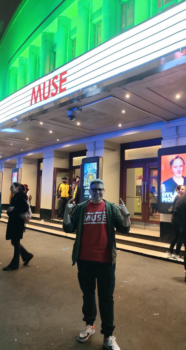 kisskean's tweet photo. Allez on remet ça ce soir @museband #museapollo #Muse https://t.co/9XGiSh4eic