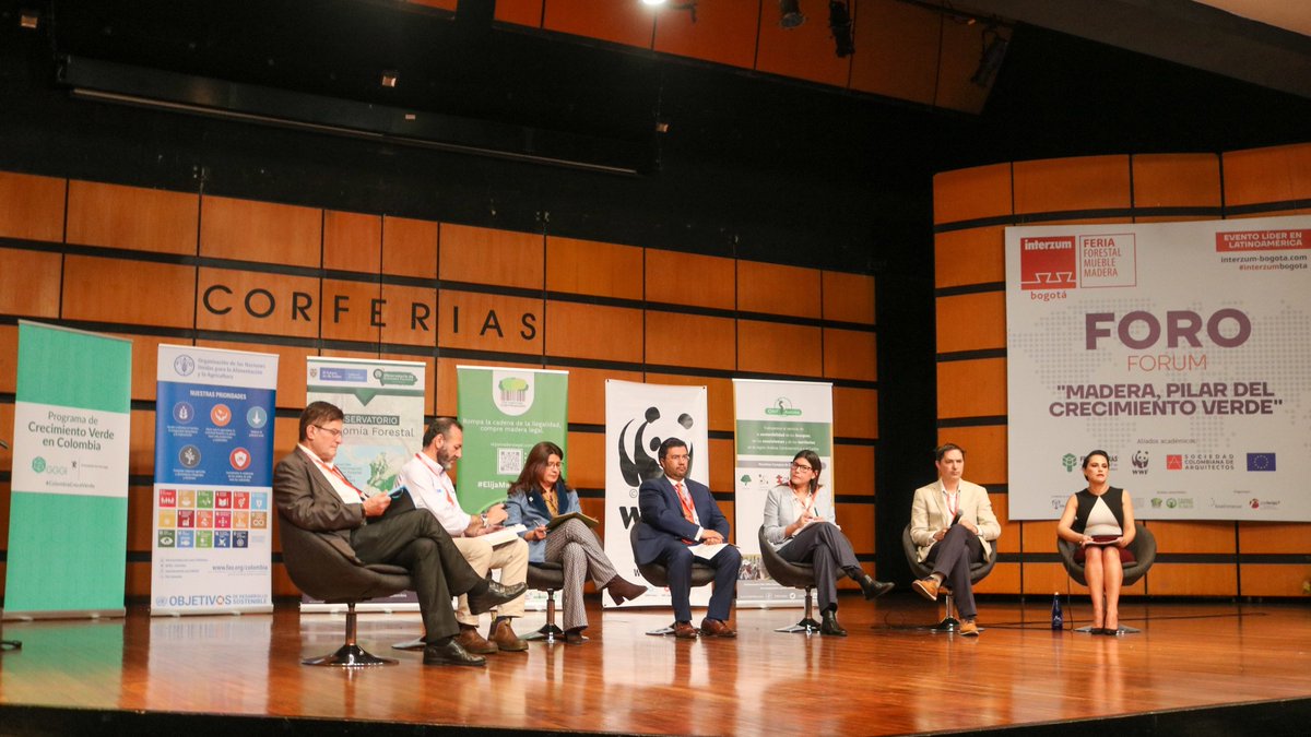 GGGICol's tweet photo. #interzumbogotá | #AEstaHora inicia el foro: "Madera, pilar del #CrecimientoVerde". Nuestro CR @PabloGGGI participa junto con representantes de @FAO_Colombia, @WWFColombia, #Fedemaderas, @MinAgricultura y @MinAmbienteCo. https://t.co/3lpUaLZDVU