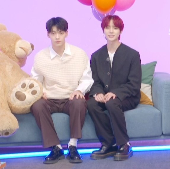 hhbsly's tweet photo. 밤깅이 다소곳한거넘웃김ㅜㅜ https://t.co/7Upce4xN2m