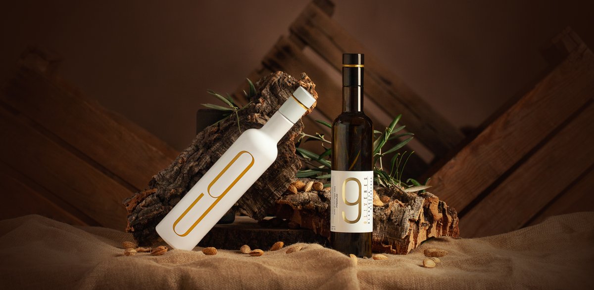 Fotografía de bodegón para 9 Oliveres.
.
Hemos creado este bodegón con un aire sofisticado y elegante para las dos líneas de producto ecológico y premium. 
.
#fotografiadeproducto #fotografiadebodegon #estudiofotografico #fotografiapublicitaria #fotografosalicante