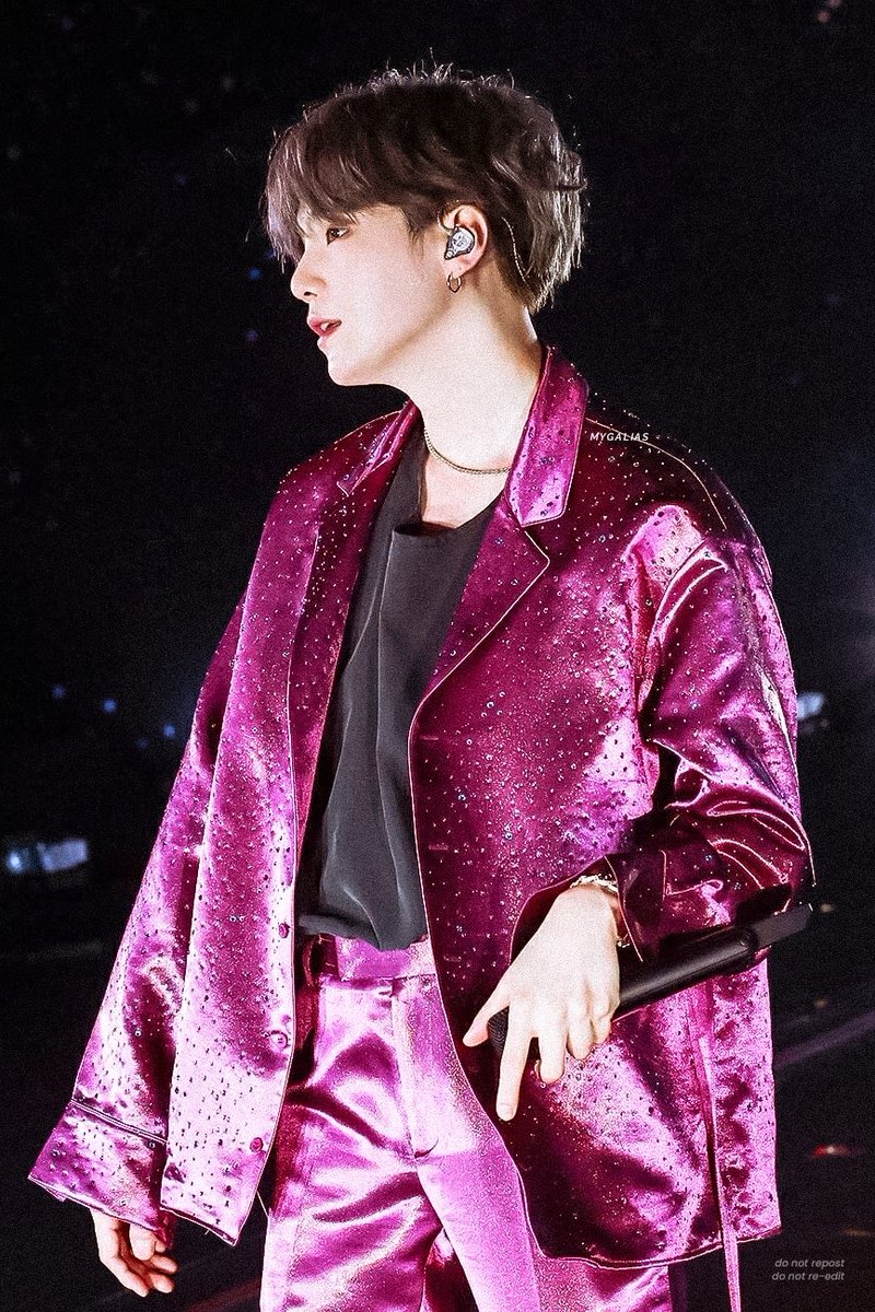 mygalias's tweet photo. 📸 seesaw yoongi you will always be iconic https://t.co/zMdqxNo3Fn