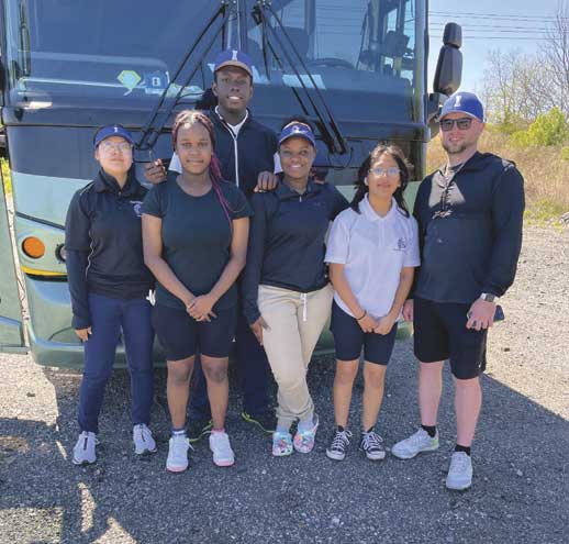 EssexSportsNJ's tweet photo. Irvington HS golf team enjoying impressive season https://t.co/JuolFEOjB9 https://t.co/oVqOhDATvz
