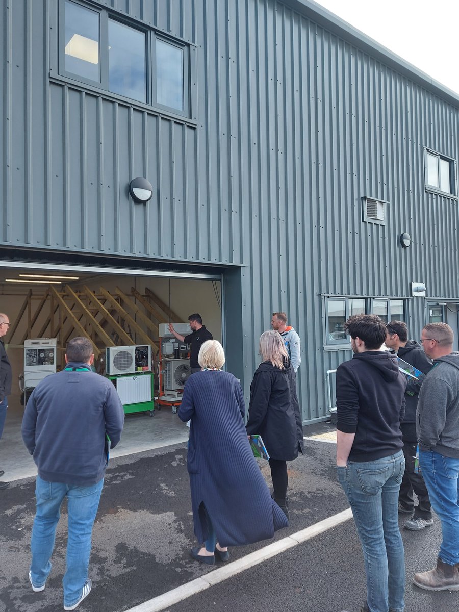 JulieStokesJon4's tweet photo. Am ddiwrnod gwych! Diolch i dros 50 o fusnesau a 20 arddangoswyr adeiladwaith fynychodd ei'n digwyddiad yn CIST @BusnesLLM  &amp; @ColegMenai, #Llanegfni ir sector adeiladwaith bore ma.

Mor falch o gael dangos beth sydd i gynnig o ran prentisiaethau a cyrsiau 👍 https://t.co/gdGppUvljE