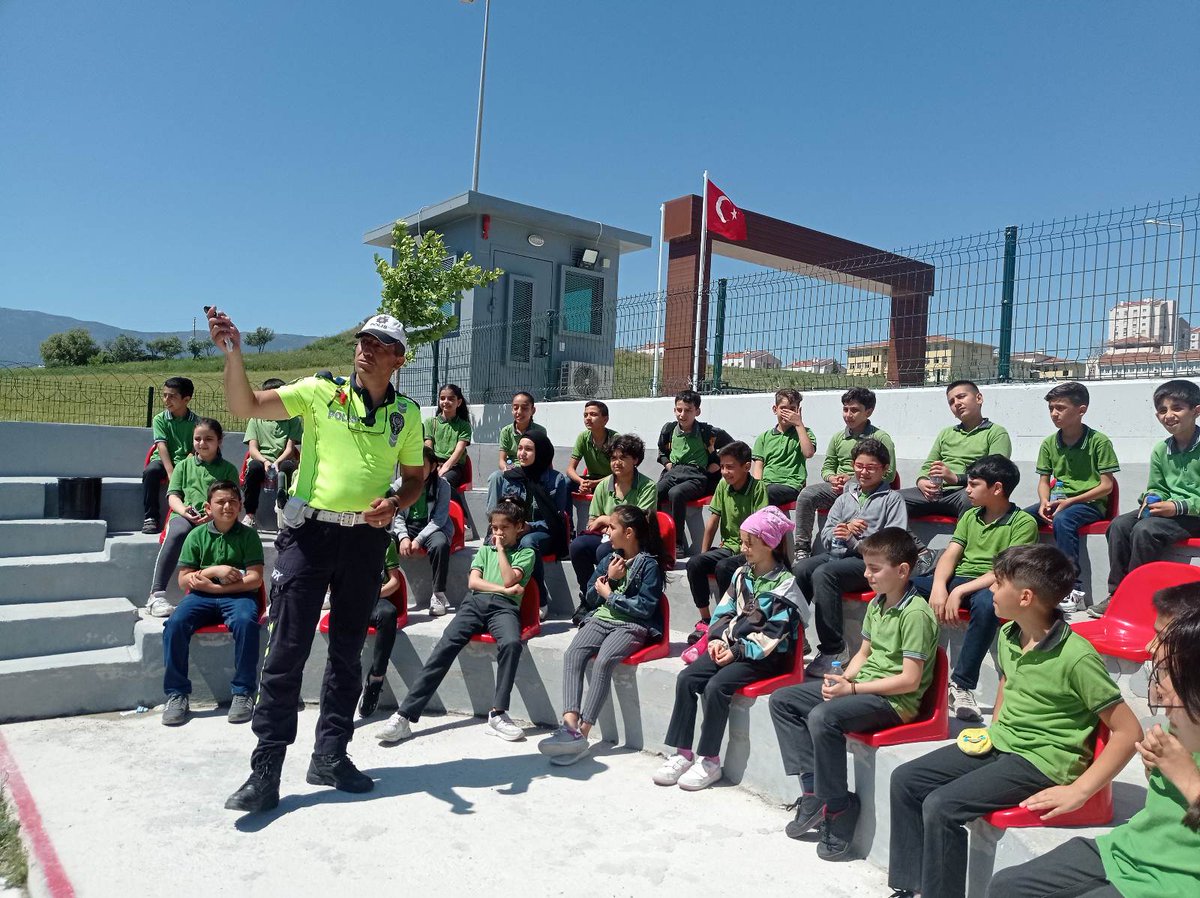 Ctinaztepeoo's tweet photo. Öğrencilerimiz trafik eğitim parkurunda https://t.co/e7pEz4ljcU