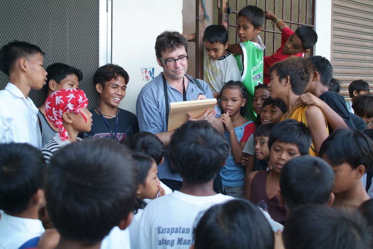 Tignous a soutenu pendant longtemps les actions de <a href="/CSF_France/">ClownsSansFrontières</a> En 2005 notamment, il était allé aux Philippines avec l'association et avait dessiné au milieu des enfants. Témoignage de cet engagement, l'exposition TIGNOUS FOREVER jusqu'au 21 mai au <a href="/CentreTignousAC/">Centre Tignous d'Art Contemporain</a>