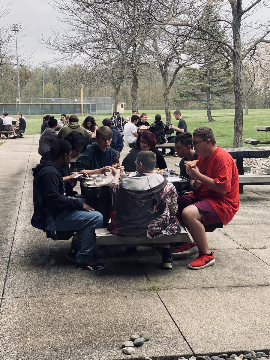 Love the weather! Warm enough to let ⁦<a href="/AHSNation/">Angola High School</a>⁩ eat on the patio!