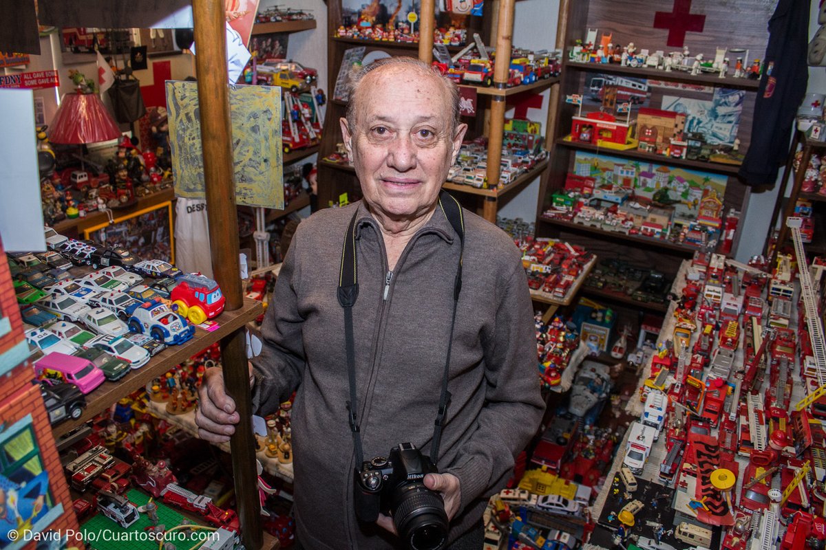 CuartoscuroMex's tweet photo. Esta mañana se confirmó la muerte del maestro de la fotografía de nota roja Enrique "El niño" Metinides, quien se inició en el oficio periodístico a los nueve años. Descanse en paz https://t.co/Atw0SIodI1 https://t.co/jaGhojDwym