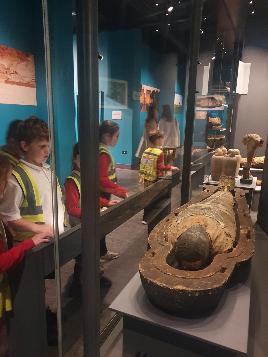dosbarth3PG's tweet photo. We loved exploring the ancient Egyptian artifacts 🧟‍♂️⚰️ @YsgolEmmanuel https://t.co/fOxMCxV8rn
