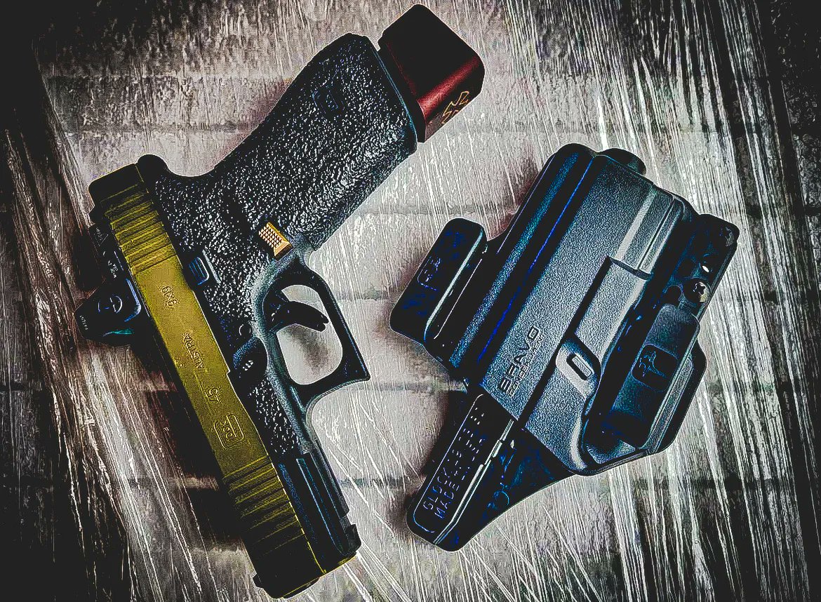 BravoHolsters's tweet photo. 23+1 for today's chunky carry ๐พ
.
.
.
Repost: @thee_adam_jagger
#bureauofpropaganda #brownells #brownellsinc #weaponsdaily #weaponsfanatics #weaponsreloaded #bravoconcealment #bravoholsters #weaponsfeed #glock #glockperfection #glockteam #glocksdaily #glocksofinstagram #gunshow https://t.co/XYEnl6WwoI