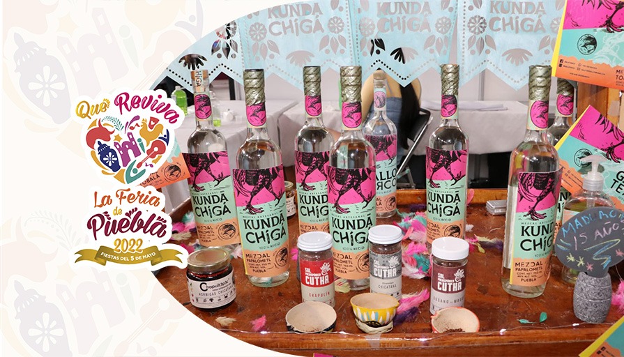SDRGobPue's tweet photo. En la #FeriaDePuebla2022 🎡🎢, encontrarás productos #OrgulloPuebla como mezcal, miel, artesanías, prendas bordadas a mano, café y mucho más.  

¡Quedan pocos días! 🤠 https://t.co/vVF7EA17Mi