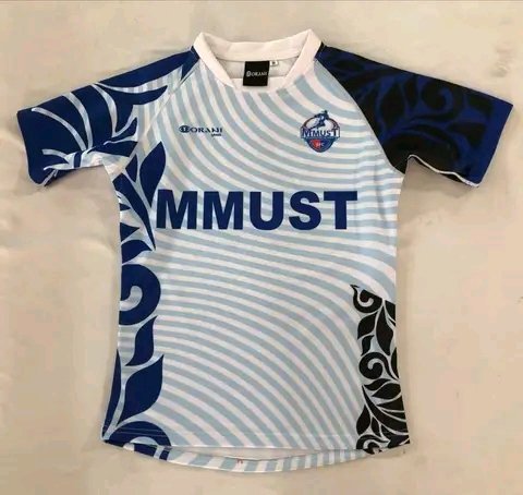MMUSTRUGBY's tweet photo. A new fresh look
As the #national7scircuit approaches
Makaka wear is now here with us
#lukunisafi
Thanks @MoraniSports for the look
#theboysfromlurambi
#makaka https://t.co/rCHi0c6SBk