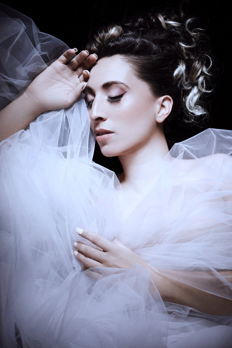 #Entrevista Escucha ahora la conversación de <a href="/nicocastrog/">Nicolás Castro</a> con <a href="/yaelmusic/">Yael Meyer</a> sobre "Huracán" su primer EP en español horizonte.cl #LaEraModerna