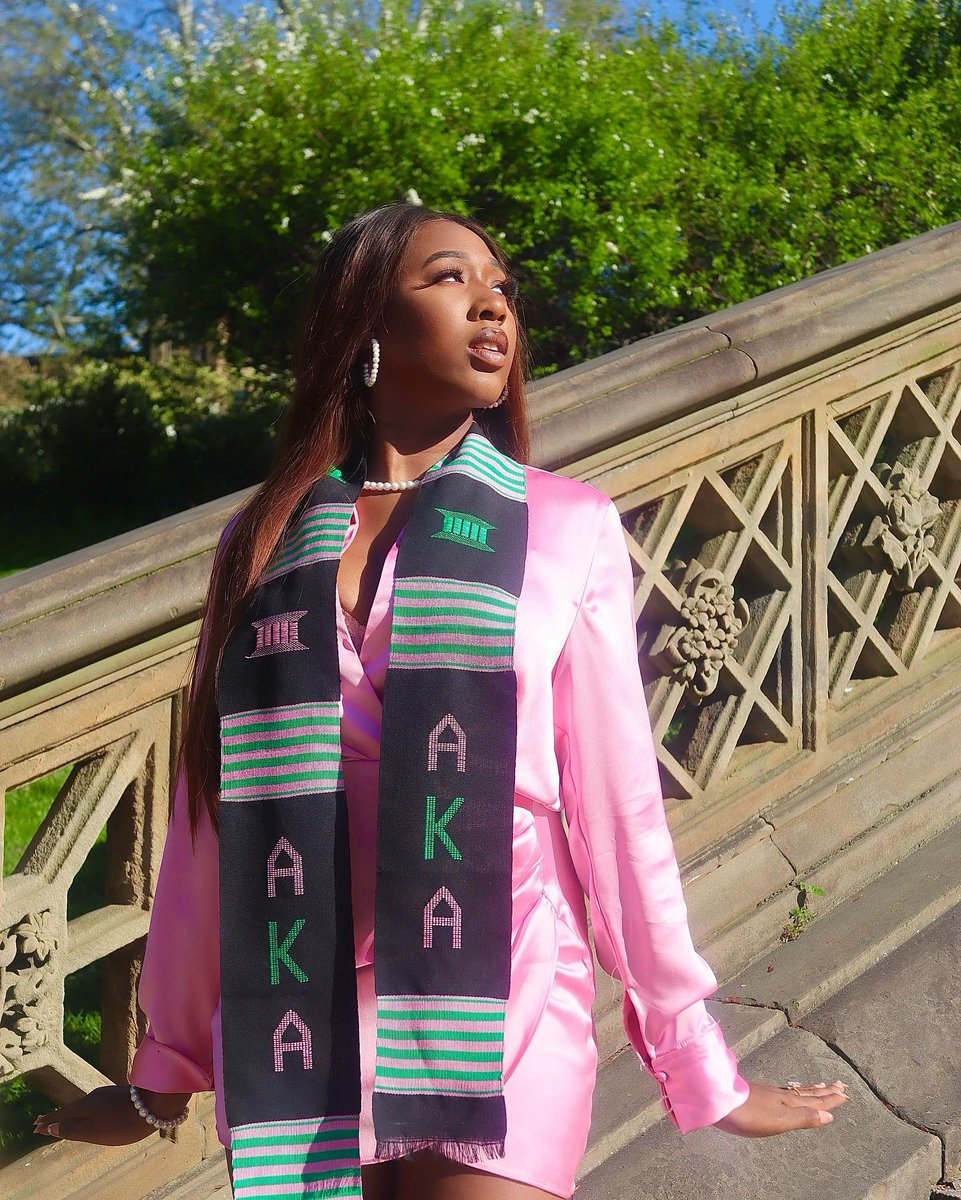 zusiine's tweet photo. In AKA Land, I’m known as “Head of St8te” 👑💗💚 #8
#PHirstdayout #AKA1908 https://t.co/Aar60fIaXX