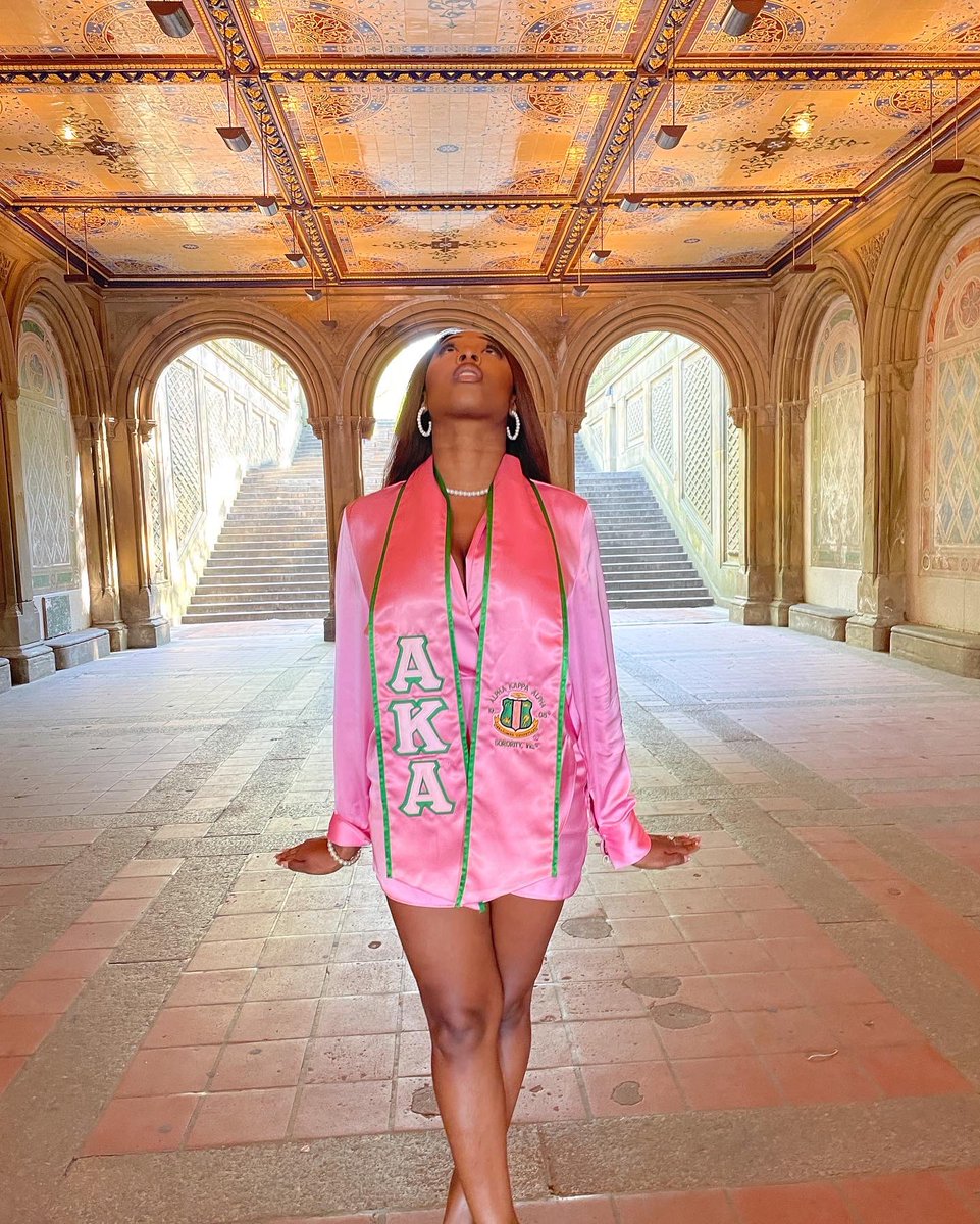 zusiine's tweet photo. In AKA Land, I’m known as “Head of St8te” 👑💗💚 #8
#PHirstdayout #AKA1908 https://t.co/Aar60fIaXX