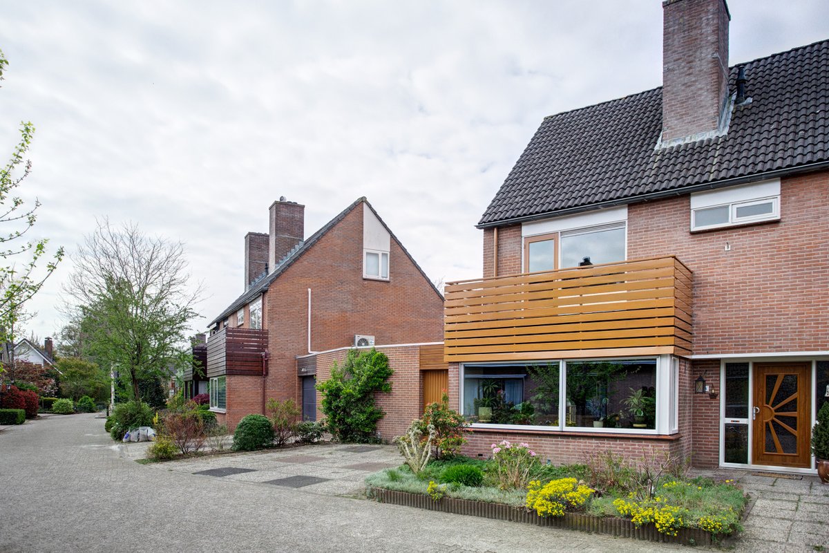 🏡  Nu in de verkoop! Een ruime twee-onder-één-kapwoning met tuin en garage.

🌱 Tuin met veel privacy op het westen.
🚗  Een grote garage.
🧒  In een kindvriendelijke buurt.

☎️  Neem snel contact op voor een bezichtiging of meer informatie.

makelaarvooreenuur.nl/makelaar-ugche…