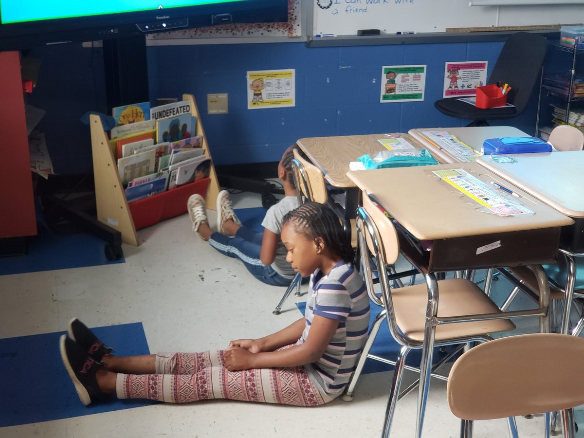 ThomasEdisonES's tweet photo. Ms. Smith's class having a mindful minute after coming in from recess for Tune-In To You Tuesday!!! @MNPS_kidshealth #MNPSWellnessWeek2022 #EdisonElementary #MNPSWellnessWeek2022 #tuneintoyoutuesday https://t.co/CEAisCIPxv