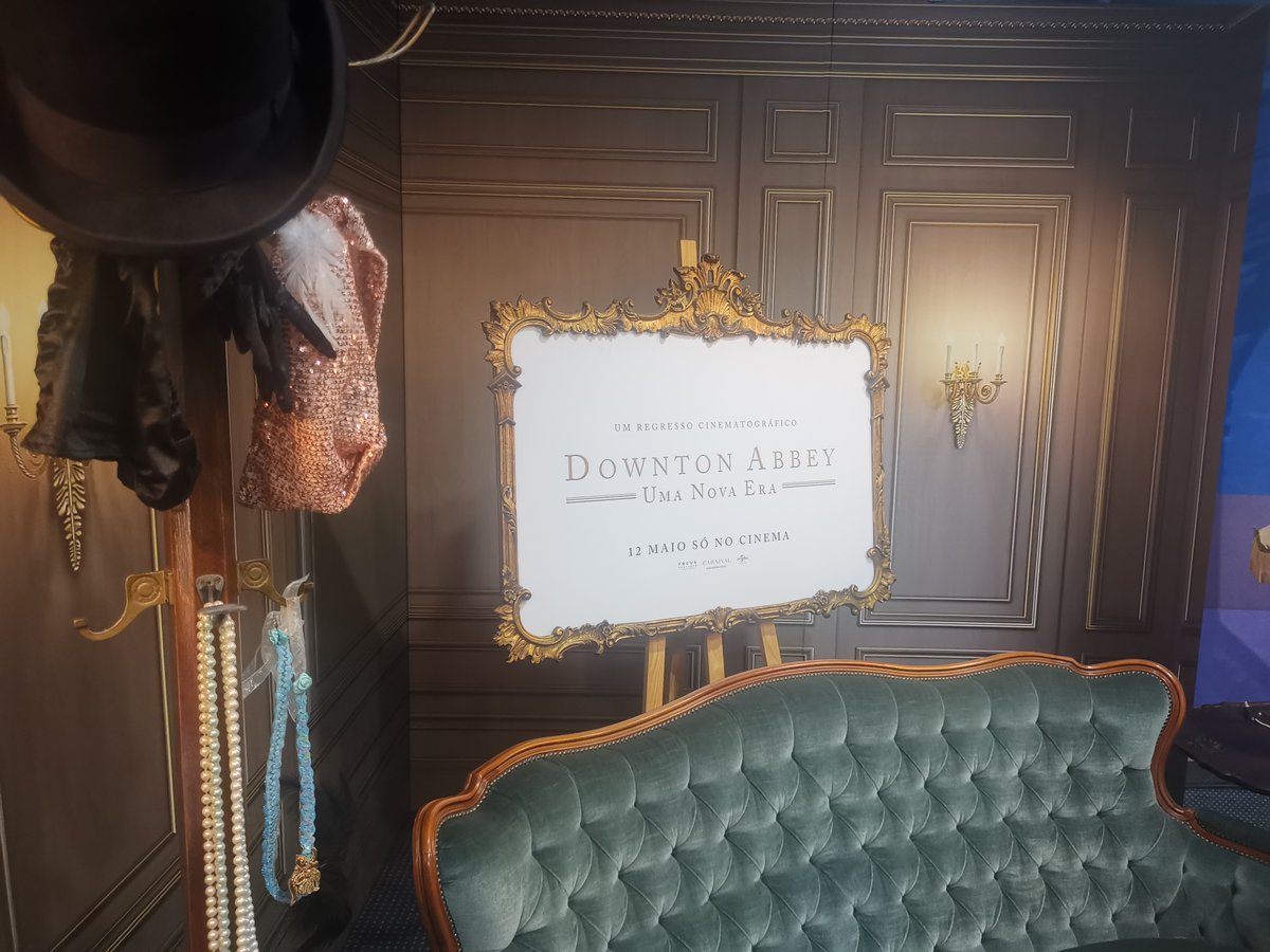 ukinportugal's tweet photo. 🎬📽️Esta semana, #DowntonAbbey2 estreia em Portugal e nós estivemos no lançamento do filme com a @UniversalPics Portugal.
Um filme britânico, sem dúvida, daqueles a ver.
📸Espreite, em baixo, algumas imagens do evento da antestreia 🇵🇹🇬🇧

#UKinPortugal #GREATfilm #BritishMovies https://t.co/KBX9rZFWIV