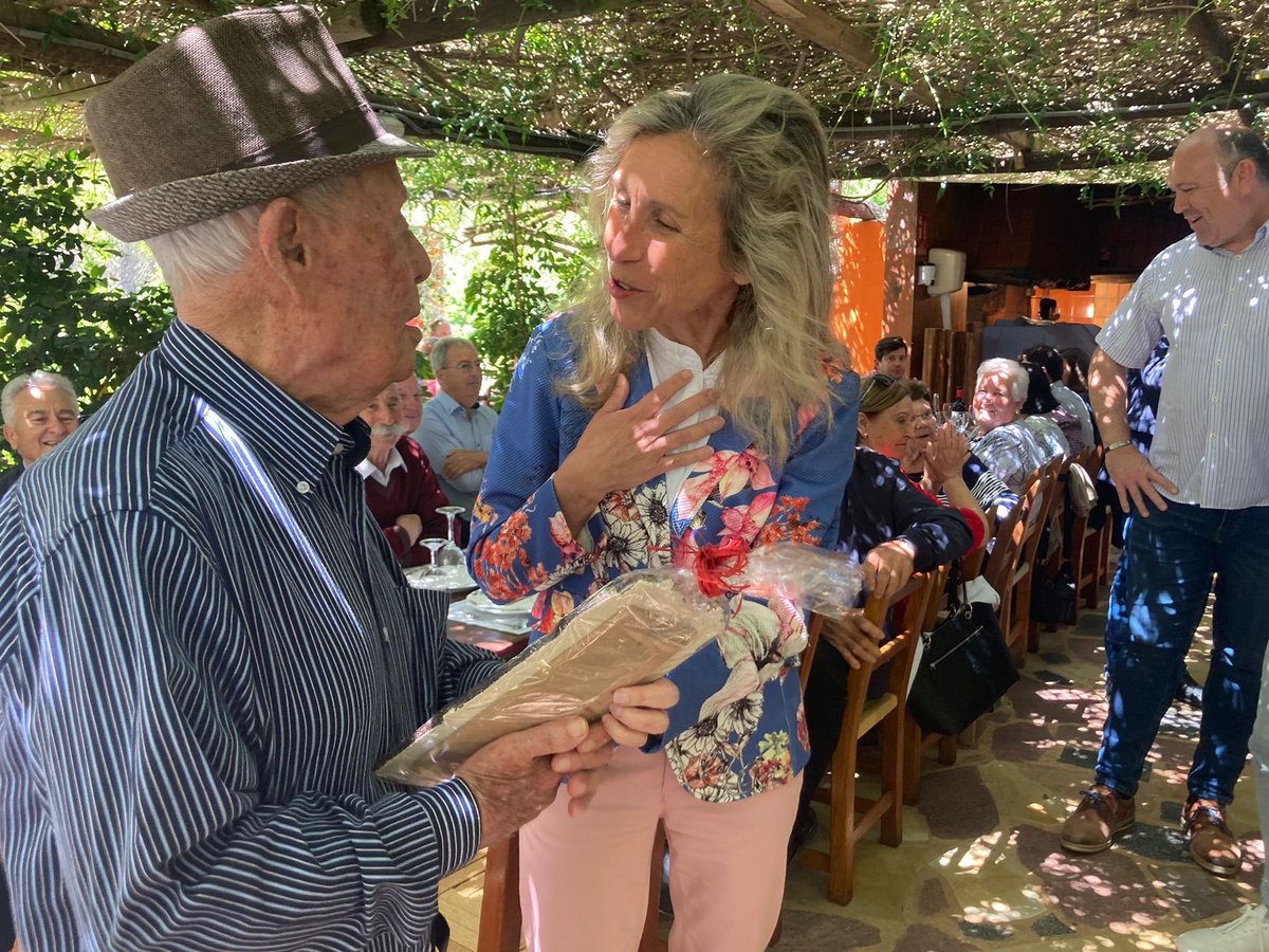 Carmen__Ferrer's tweet photo. Hoy hemos celebrado los 50 años de Cas Pagès. Medio siglo manteniendo la esencia de la gastronomía tradicional ibicenca, una muestra perfecta de #tradiciónalacarta.  También hemos felicitado a Toni por sus 90 años. Molts anys i bons!! https://t.co/wKbkX7IXgj