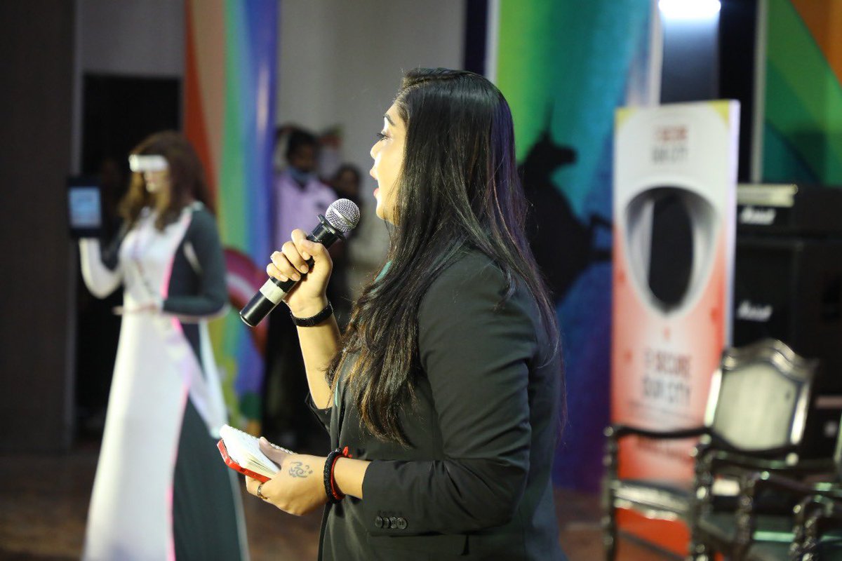 snehamohandoss's tweet photo. What could be a proud moment to pre launch the global initiative where I was been in that crowd 10yrs back ! Yes ! #secureourcity #SECURECAM pre launch in front of 10,000 students at Ethiraj college,on the occasion of college day #srishti https://t.co/svXxiIiOLw