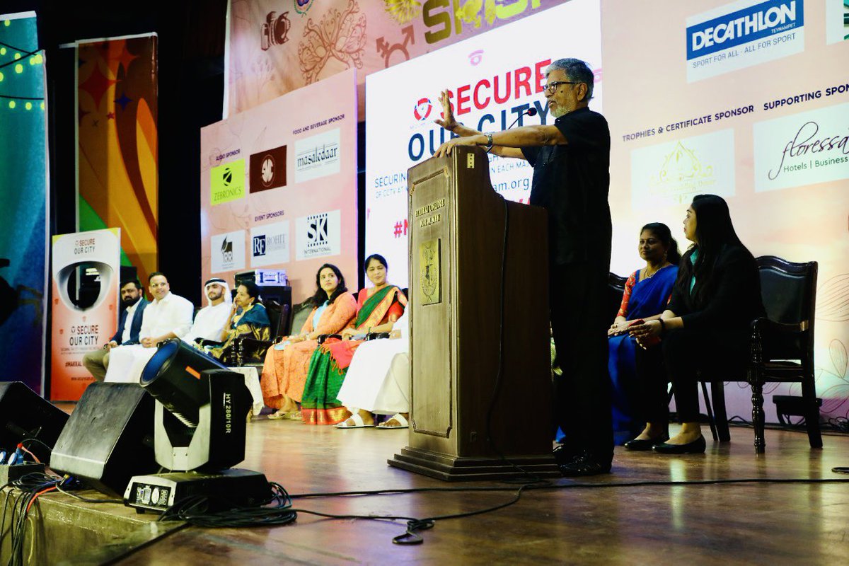 snehamohandoss's tweet photo. To be launching it in Chennai very soon. I would also like to thank our guest of honour S.A Chandrasekaran sir, Shoba Amma, Brinda Sivakumar & zafira the robot ( Ashik team ) Actor Naren for standing by our side to support this project. #Securecam #secureourcity https://t.co/jQrlZXGAeJ