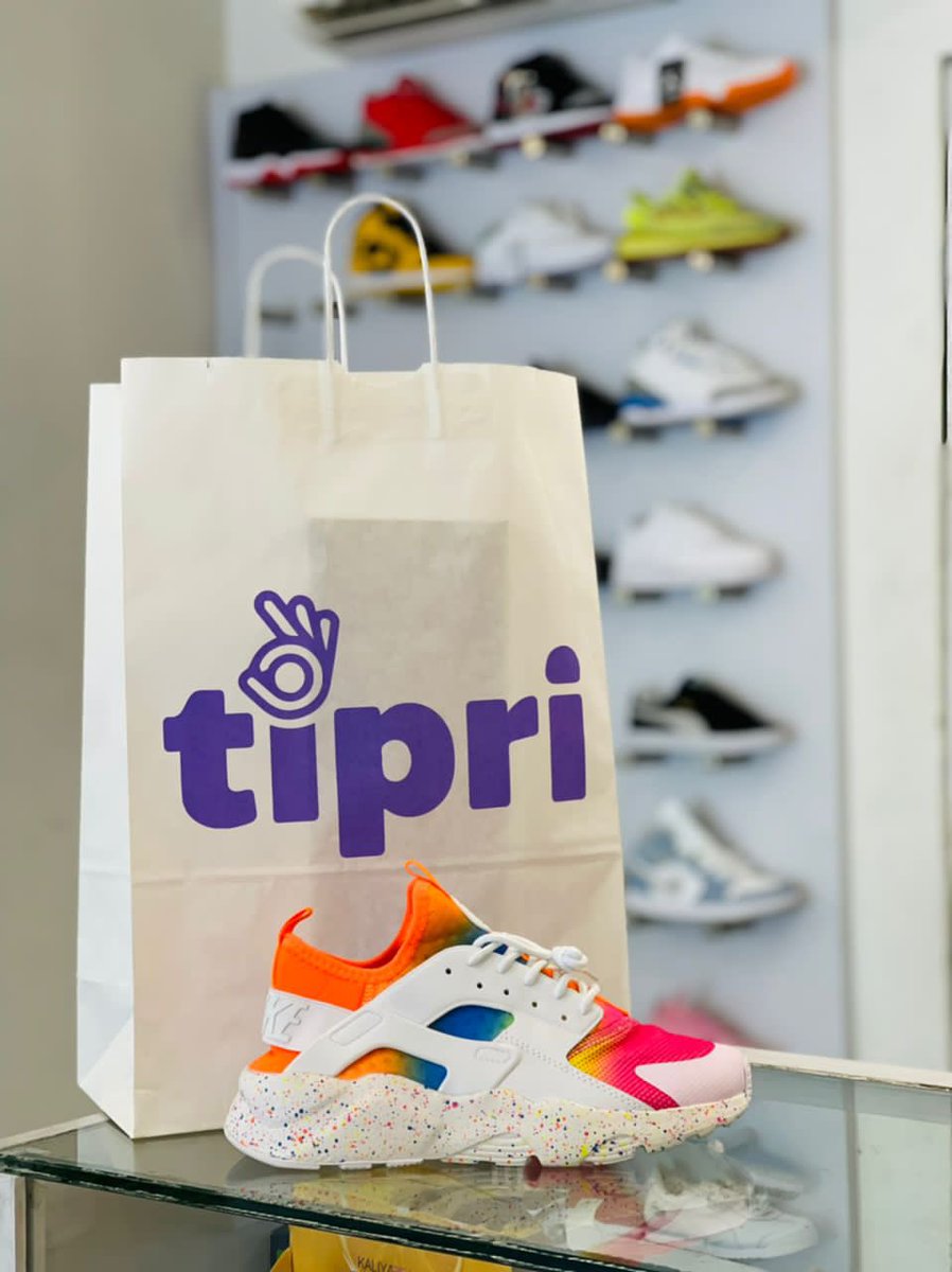 Tipriht's tweet photo. New stock de sneakers !!!! https://t.co/ZqiDasWrJv