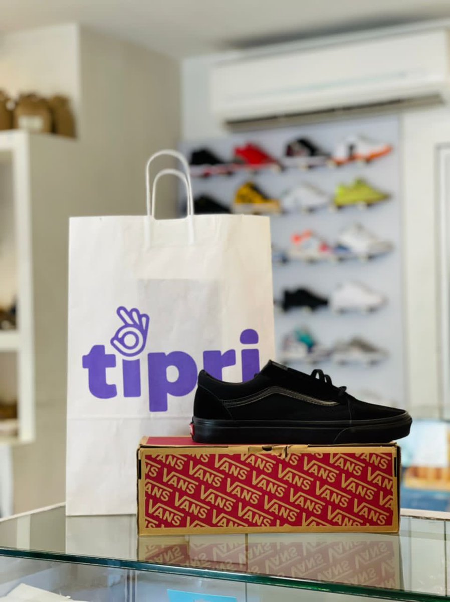 Tipriht's tweet photo. New stock de sneakers !!!! https://t.co/ZqiDasWrJv
