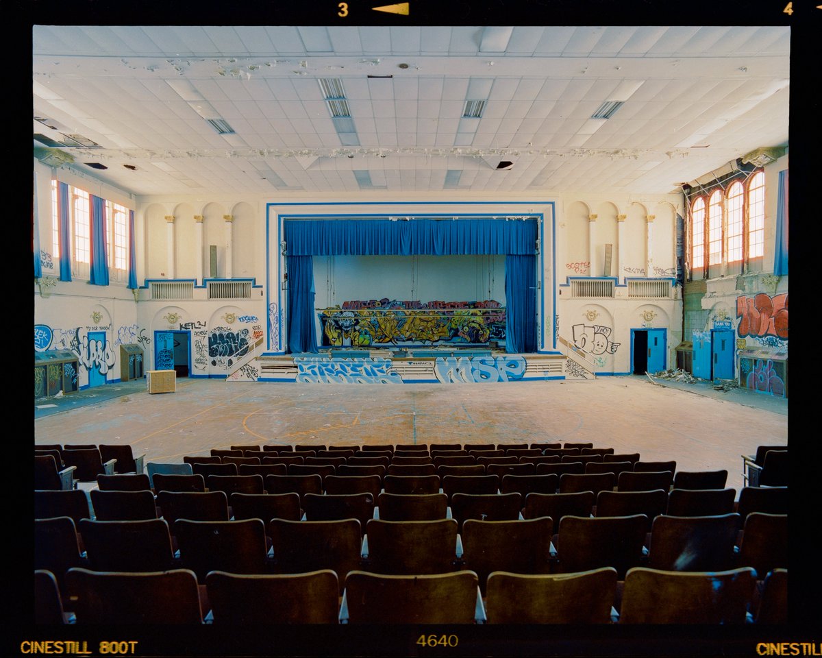 _dipsauce's tweet photo. gm twitter. a rarity in the pnw, this abandoned school auditorium was cool to see.
-
-
120 film - Cinestill 800t - Pentax 67 https://t.co/DERcPpvTD5