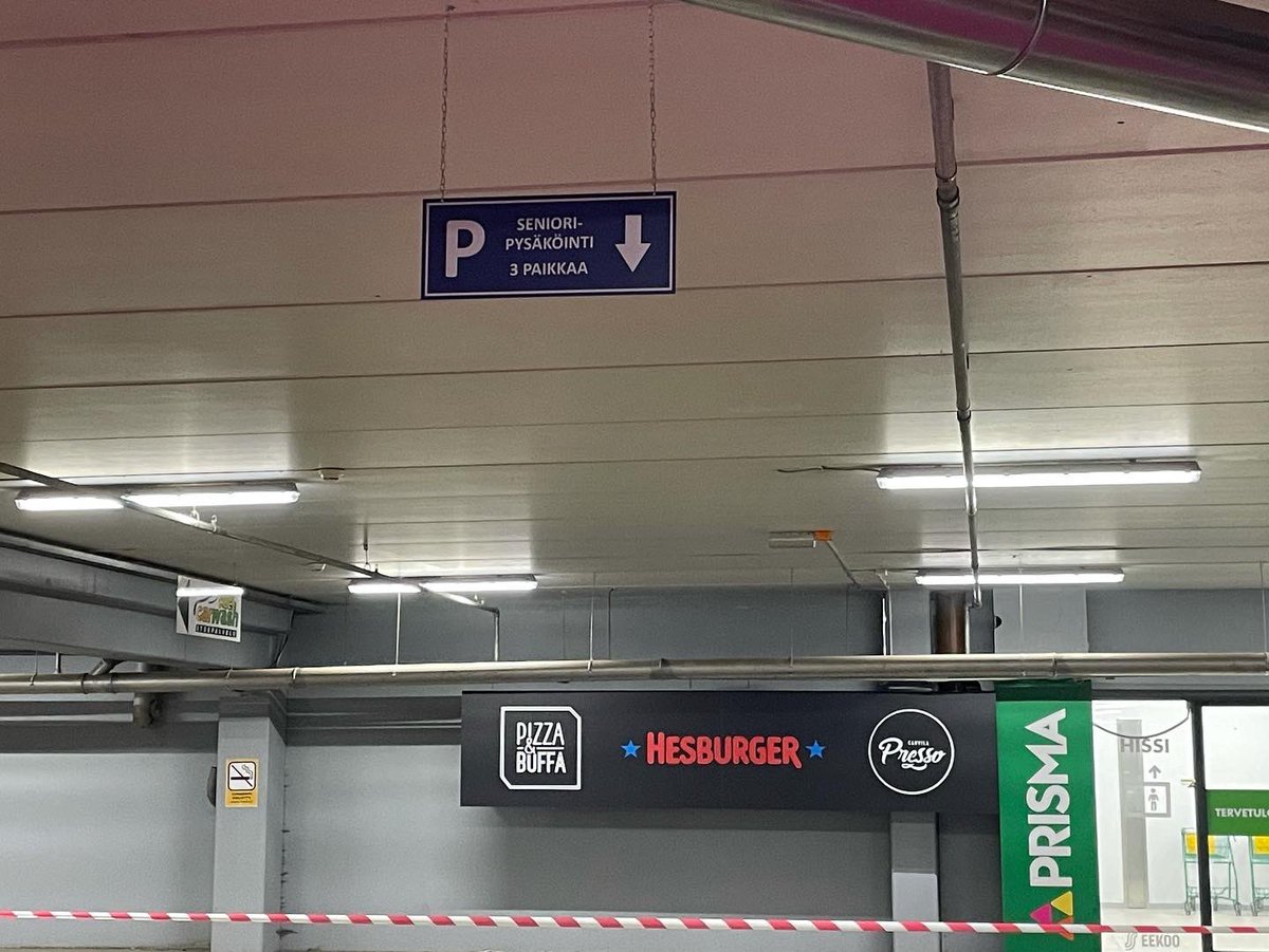 DariaK_'s tweet photo. Senioreille ikään katsomatta otettiin tänään Lappeenrannassa Prisman parkkihallissa pinkkejä nimikkoparkkiruutuja käyttöön kolme kappaletta. Kokeilun idea lähti @xamkfi opinnäytetyöstä. @Liikenneturva @ylelappeenranta https://t.co/mY8DFZARw1