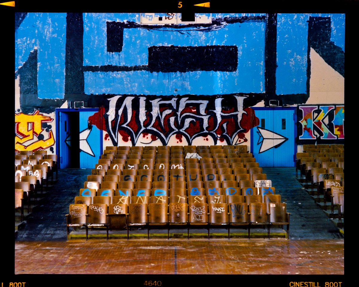 _dipsauce's tweet photo. gm twitter. a rarity in the pnw, this abandoned school auditorium was cool to see.
-
-
120 film - Cinestill 800t - Pentax 67 https://t.co/DERcPpvTD5