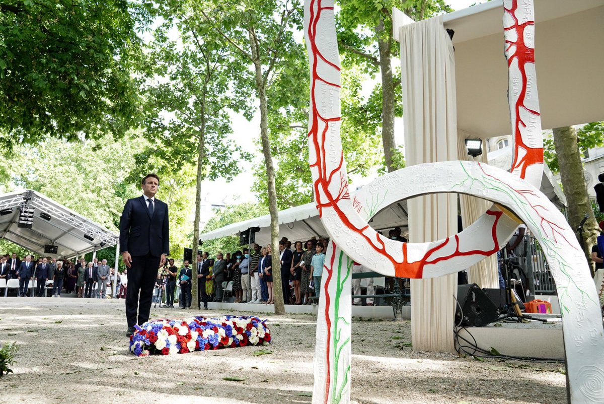 EricHelard's tweet photo. Le 10 mai, c’est la journée nationale des mémoires de la traite,de l’#esclavage et de leurs abolitions. Ne jamais oublier ! Le sénateur de la #NouvelleCaledonie Gérard #Poadja était présent aux côtés de @EmmanuelMacron de @gerard_larcher et de @SebLecornu @outremers360 @lncnc https://t.co/O0W8Au8dXY