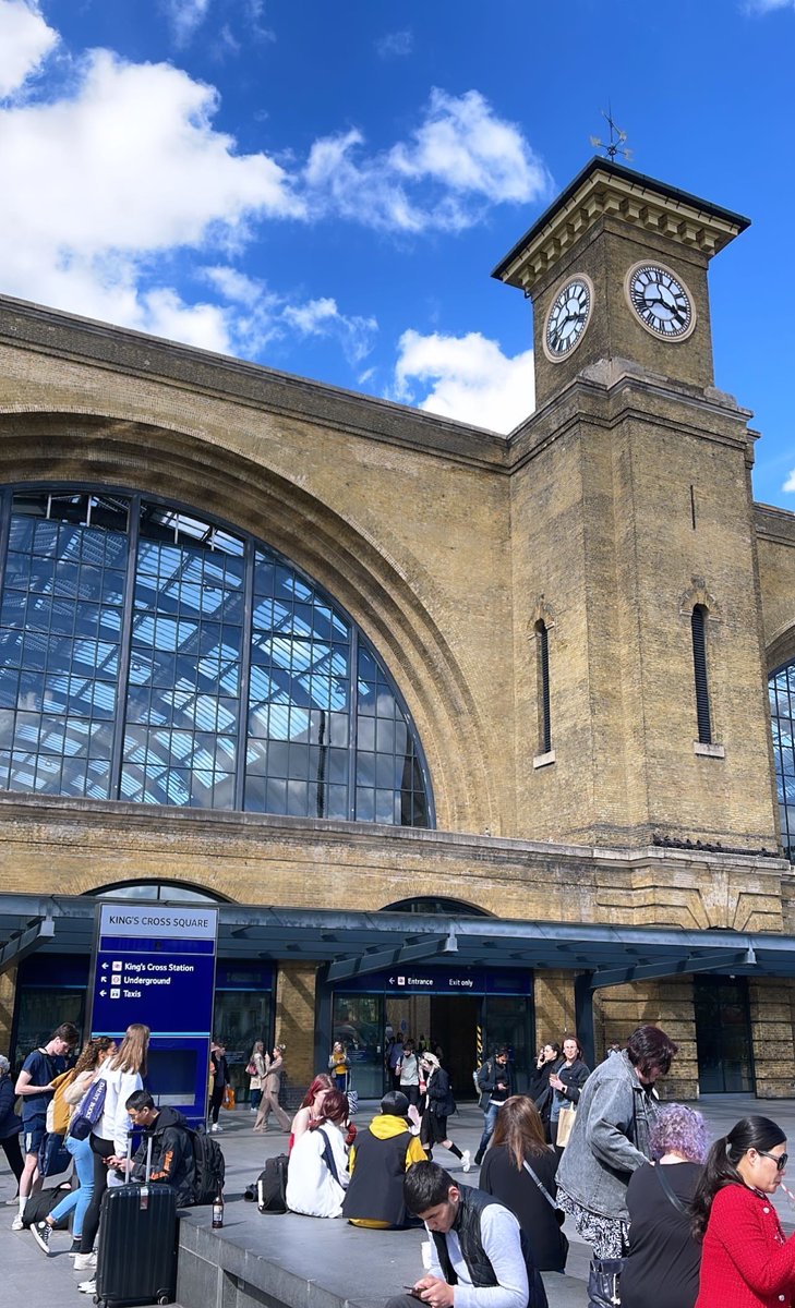 JournoJord's tweet photo. Bright blue skies in London. Looking forward to the next few days @mediaprodshow @mojofestival @Mobile_Creators https://t.co/0zuqI79OUD