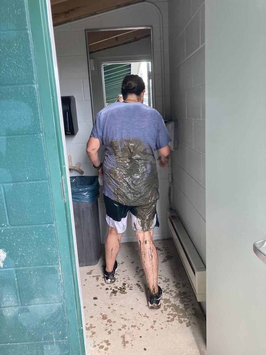 How things end up when someone hits a softball into the river…

#B1GSoftball | <a href="/NCAASoftball/">NCAA Softball</a>