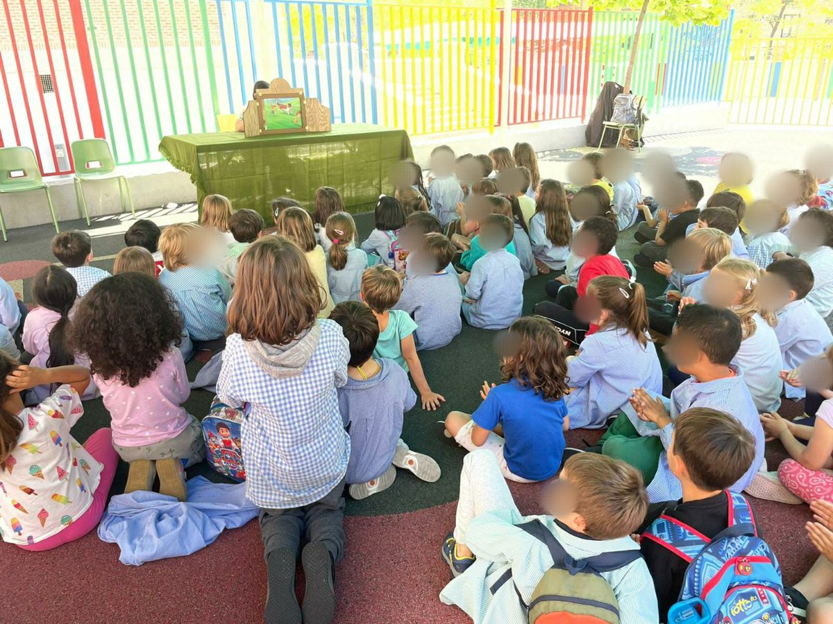 AFAMenendez's tweet photo. ¡Segundo día de las IV Jornadas de Diversidad!

Narración de cuentos de #diversidad a los peques de infantil por parte de familias voluntarias https://t.co/IToatFftYy