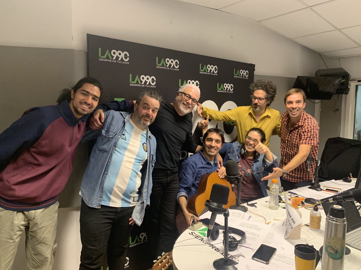 📻🎙Hoy nos visita ⁦<a href="/SergioZabalaMus/">Sergio Zabala</a>⁩ y estallamos de felicidad en ⁦<a href="/DDLQV_radio/">#DetrásDeLoQueVemos</a>⁩ en ⁦@La990Radio⁩. 

Con ⁦<a href="/Villarruel_clau/">Claudio Villarruel</a>⁩ ⁦<a href="/kmicheletto/">Karina Micheletto</a>⁩ ⁦<a href="/Sebochini/">SEBOCHINI</a>⁩ ⁦<a href="/JulianMFava/">Julián Fava</a>⁩