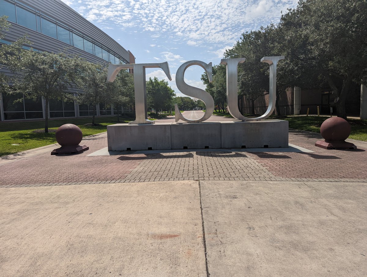 TexasSouthern's tweet image. We are just a few days away from Commencement. Graduates, we want to see those graduation pictures. Make sure you use #TSUProud when you post. Congratulations!